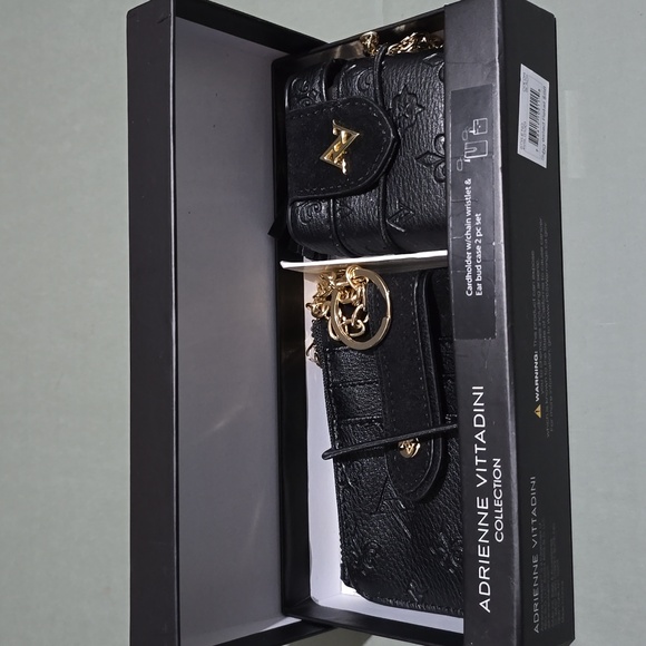 NIB Adrienne Vittadini Black Cardholder With Chain Wristlet And Earbud Case 2pc - Picture 1 of 7